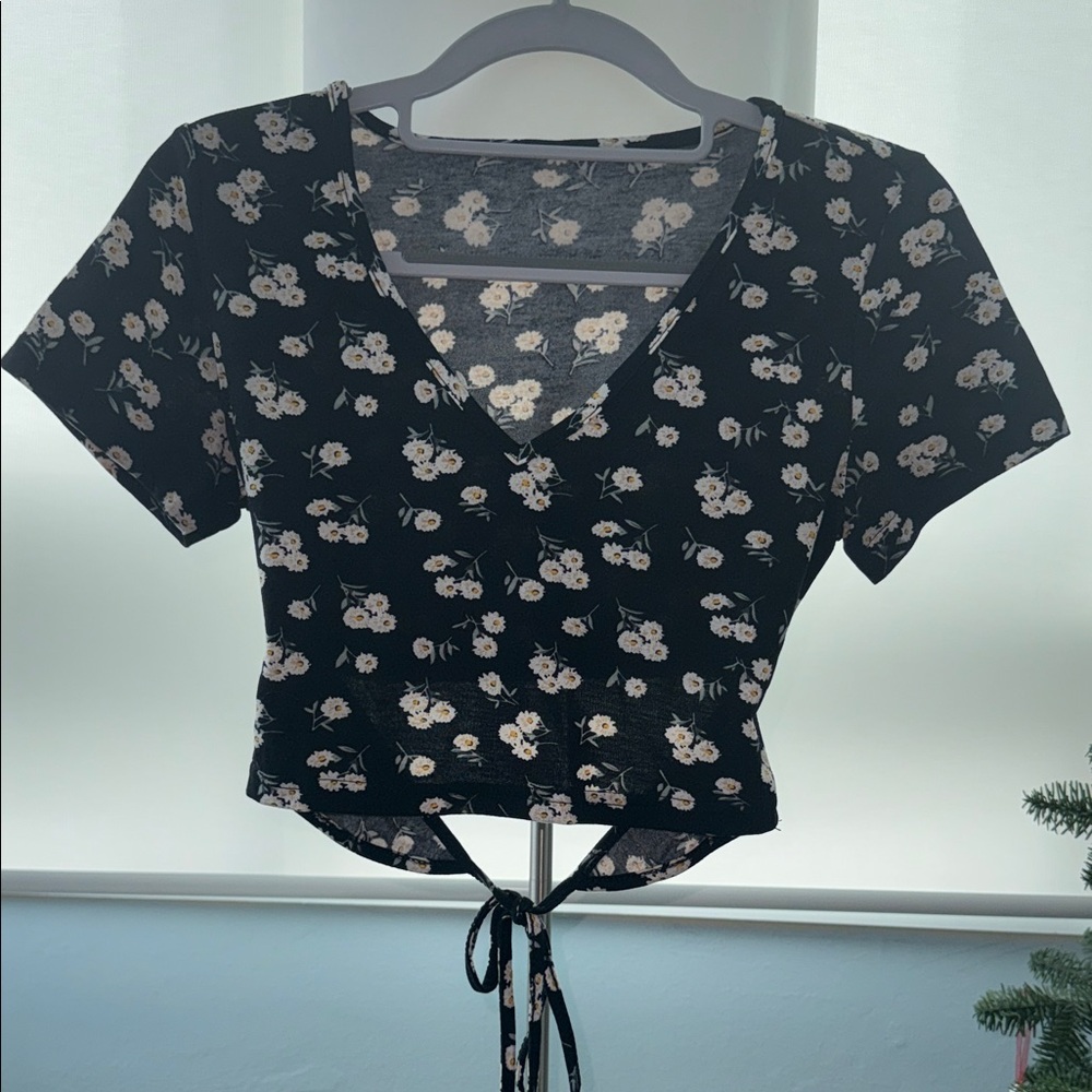 SHEIN Black Floral Tie-Back Crop Top